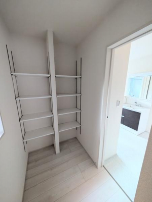 �L�b�`���@�L�b�`������ɂ͔����u���̐H�ޓ��X�g�b�N�ł���p���g���[
�L�b�`��������ʎ��܂ōs����Q�v�`�x
�X���[�Y�ȉƎ������I����͂��ꂵ���ł���