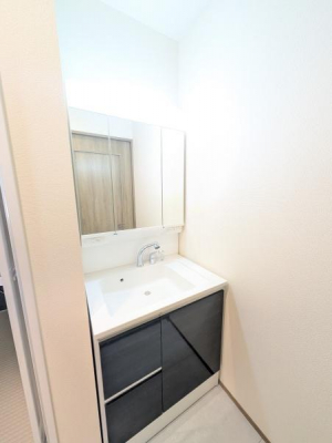 ���ʑ�E���ʏ��@�`����
1�K�F3�ʋ��t���V�����v�[�h���b�T�[