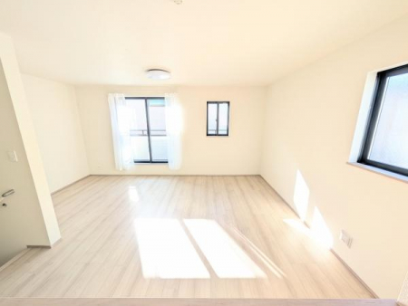 ���r���O�@�`����
������̖��邢�k�c�j�Ђ������P�U���������r���O�K�i���L�b�`�����Ɏ��[
���Ƒ����W�����r���O��2�K�Ɂ�