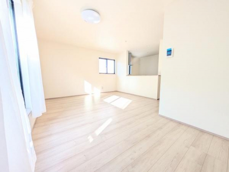 ���r���O�@�`����
������̖��邢�k�c�j�Ђ������P�U���������r���O�K�i���L�b�`�����Ɏ��[
���Ƒ����W�����r���O��2�K�Ɂ�