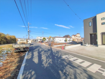 �O�ʓ��H�܂ތ��n�ʐ^�@-