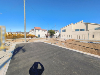 �O�ʓ��H�܂ތ��n�ʐ^�@-