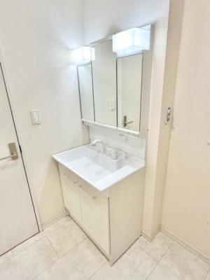 ���ʑ�E���ʏ��@3�ʋ��t���V�����v�[�h���b�T�[�@
�X�b�L�����[�ł��鍡�l�C�̒I���[��