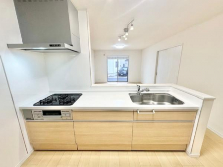 �L�b�`���@�J�����̂��閾�邢�I�[�v���J�E���^�[�@�K���X�g�b�v�R�����A�l���嗝�΂̃J�E���^�[
�����Ղ���[�ł��g���₷���X���C�h���[
�L�b�`���Ɠ����ʍނœ��ꊴ����J�b�v�{�[�h�t��