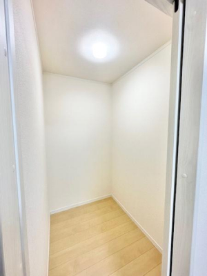 ���[�@�l�C�̃E�H�[�N�C���N���[�[�b�g��
�I�Ȃǂ��H�v���Ă��D���Ȍ`�ɃA�����W�\�ł���