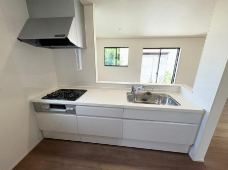 �L�b�`���@�{�H��@�L�b�`��
�L���r�l�b�g�S�ʂɃt���I�[�v�������o�����[���̗p�B��⒲�����A�������ȂǁA�K�v�Ȃ��̂������Ɏ��o����@�\�I�Ȏ��[�݌v�ł��B